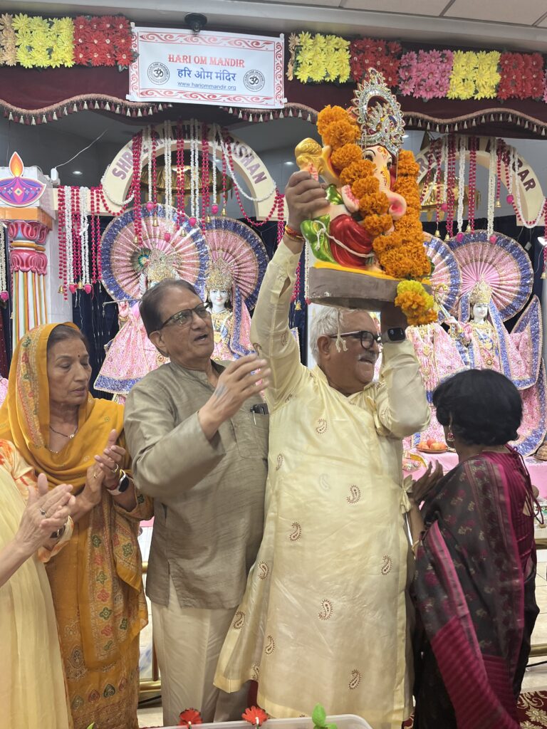 Hari Om Mandir celebrates Ganesh Visarjan with prayers and community procession