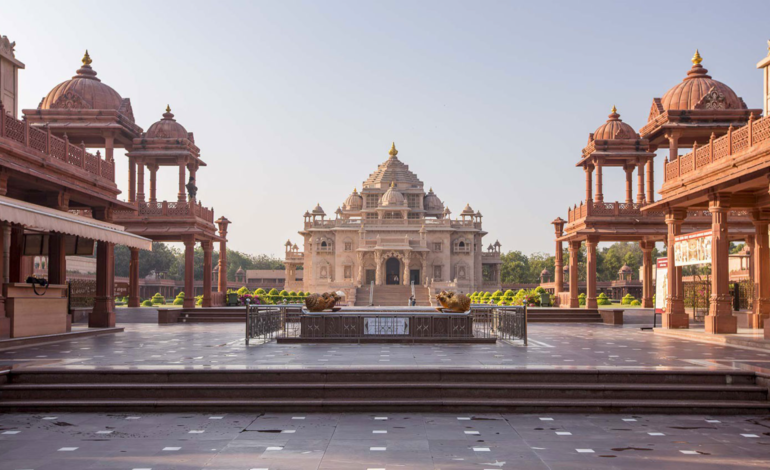 INDOUS TRIBUNE की भारत के मंदिरों की यात्रा