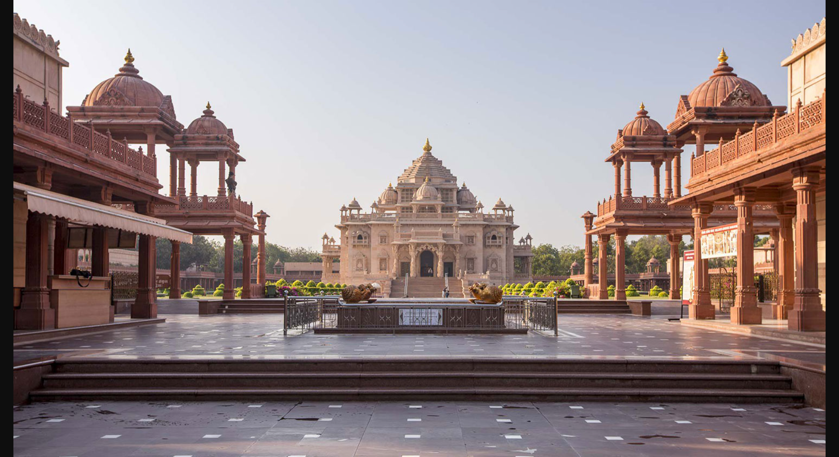 INDOUS TRIBUNE की भारत के मंदिरों की यात्रा